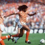 Holandês e seu cabelo nunca serão esquecidos (Foto: talkSPORT)