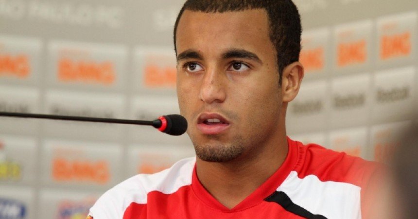 PSG acerta a contratação de Lucas Moura por € 43 milhões PSG acerta a contratação de Lucas Moura por € 43 milhões