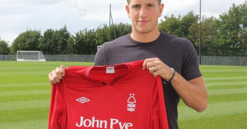 Sam Hutchinson é emprestado ao Nottingham Forest Sam Hutchinson é emprestado ao Nottingham Forest