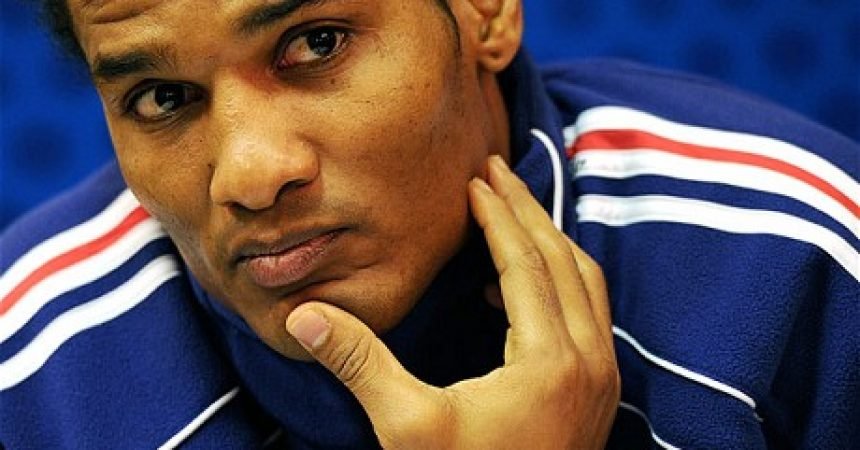 Santos pede ajuda ao Chelsea para poder bancar o salário de Malouda Santos pede ajuda ao Chelsea para poder bancar o salário de Malouda