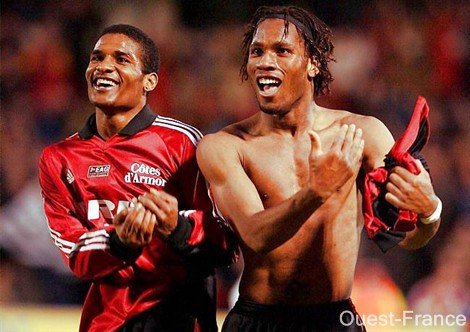 [Imagem: Drogba-e-Malouda-guingamp.jpg]