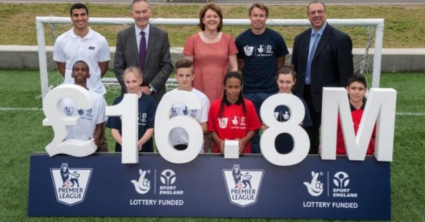 Le Saux ajuda a lançar nova campanha envolvendo a Premier League e a Sport England Le Saux ajuda a lançar nova campanha envolvendo a Premier League e a Sport England