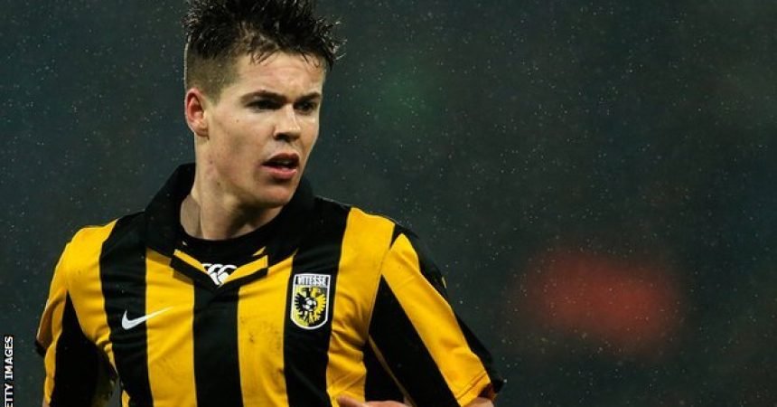 Chelsea e Vitesse chegam a acordo por Marco Van Ginkel Chelsea e Vitesse chegam a acordo por Marco Van Ginkel