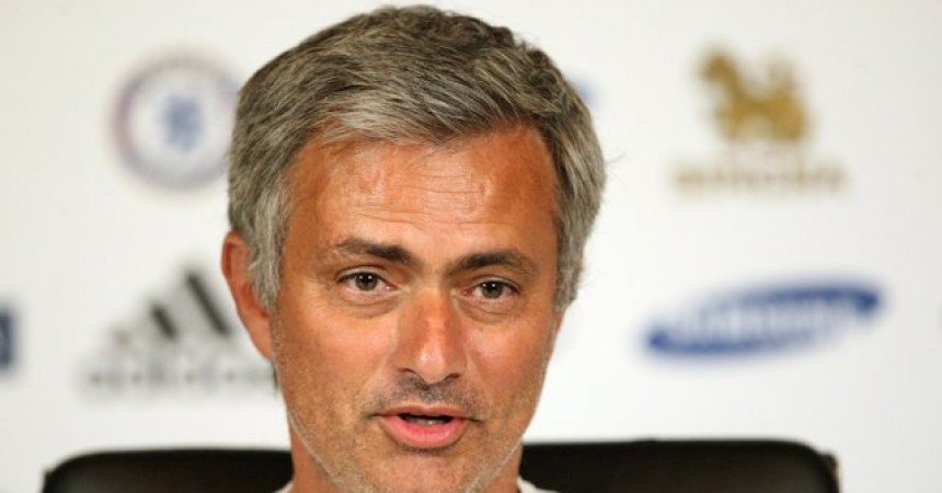 Jose Mourinho explica os planos para o ataque Jose Mourinho explica os planos para o ataque