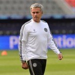José Mourinho durante treinamento em Praga. (Foto: AP)