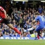 Oscar amplia para o Chelsea com belo gol