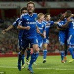 Juan Mata comemorando o gol que fechou o placar na partida contra o Arsenal