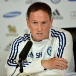Assistente Técnico Steve Holland fala à imprensa após vitória de 4x1 em casa sobre o Cardiff. (Foto AP)