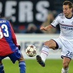 Azpilicueta disputa bola em partida contra o Basel (Imagem: Chelsea FC)
