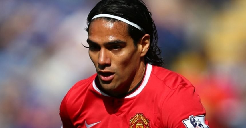 Segundo Filipe Luís, Falcão Garcia tem melhorado desde sua chegada ao Manchester United Segundo Filipe Luís, Falcão Garcia tem melhorado desde sua chegada ao Manchester United