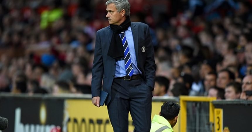 Mourinho analisa o resultado contra o Manchester United Mourinho analisa o resultado contra o Manchester United