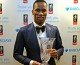 Didier Drogba recebe prêmio e afirma querer renovar com o Chelsea
