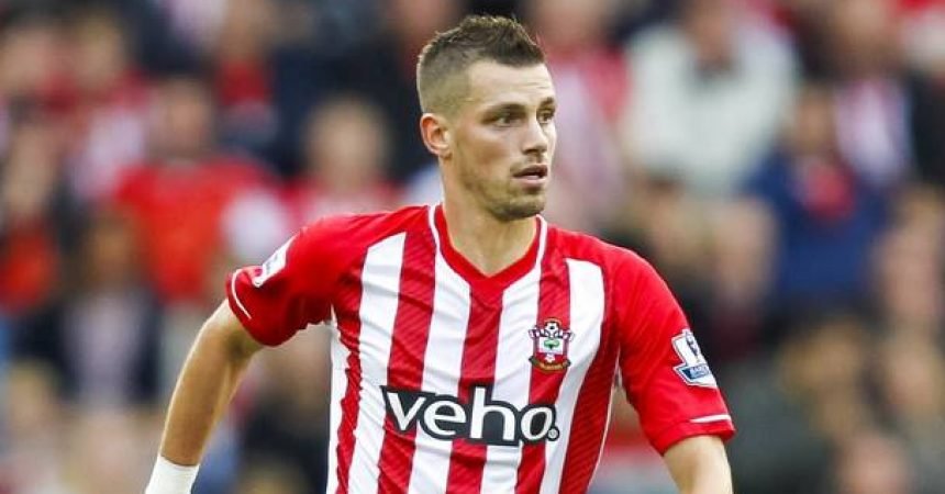 Chelsea teria oferecido John Obi Mikel em negócio para ter Schneiderlin Chelsea teria oferecido John Obi Mikel em negócio para ter Schneiderlin
