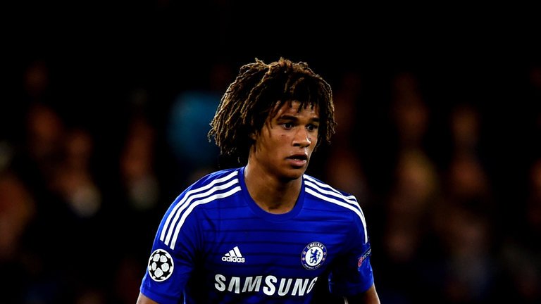 Aké se destaca não só pela semelhança com Ruud Gullit (Foto: Getty Images)