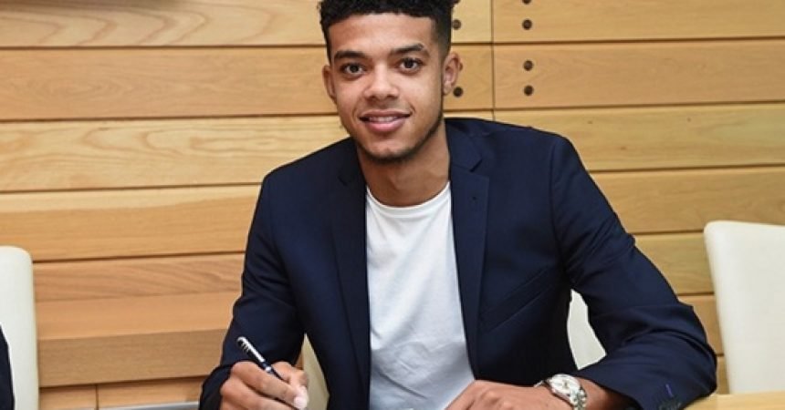 Curtinha: Jake Clarke-Salter renova contrato até 2019 Curtinha: Jake Clarke-Salter renova contrato até 2019