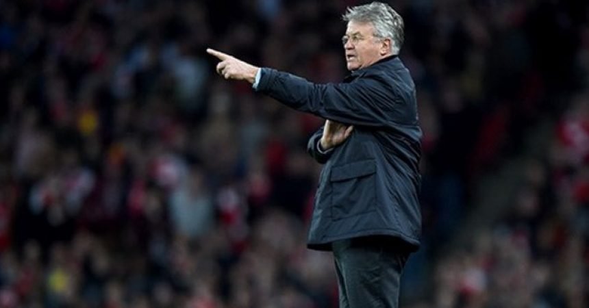 Guus Hiddink: “Fàbregas pode jogar bem quando a equipe está equilibrada” Guus Hiddink: “Fàbregas pode jogar bem quando a equipe está equilibrada”