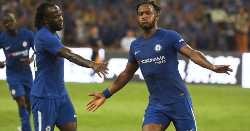 Michy Batshuayi surpreendeu Conte, mas não tem futuro garantido no Chelsea Michy Batshuayi surpreendeu Conte, mas não tem futuro garantido no Chelsea