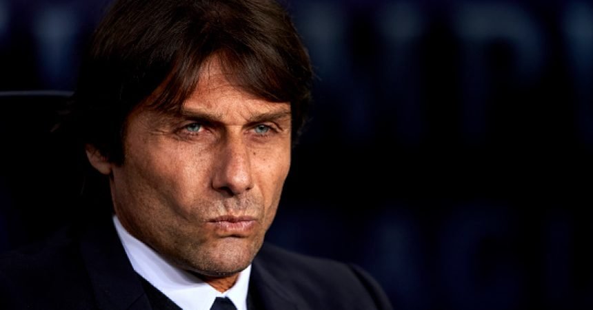 Chelsea segue sem pagar multa de Antonio Conte Chelsea segue sem pagar multa de Antonio Conte