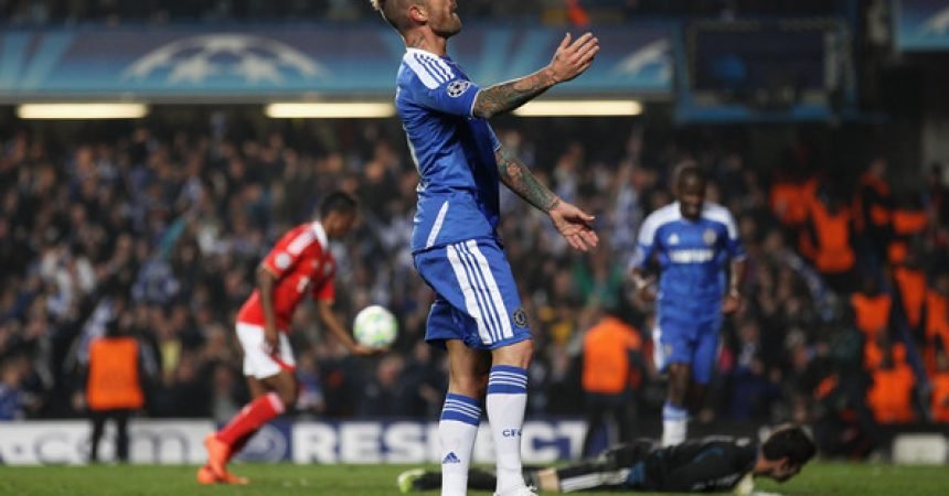 Na História: Raul Meireles estreou com o Chelsea, neste dia, em 2011 Na História: Raul Meireles estreou com o Chelsea, neste dia, em 2011