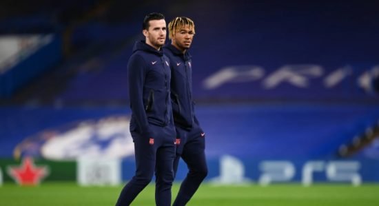 Reece James não foi relacionado para o embate contra o West Ham. Por isso, César Azpilicueta foi o titular na vitória contra os Hammers. Por outro lado, Ben Chilwell sentiu uma lesão no 10º minuto de jogo contra o West Ham e foi substituído por Emerson Palmieri. (Chelsea FC / Site)