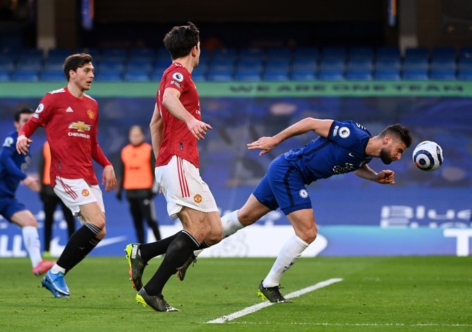 Olivier Giroud quase marcou no primeiro tempo para o Chelsea