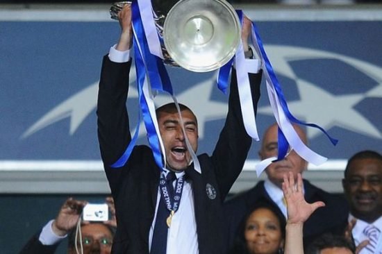 Roberto Di Matteo foi o técnico do Chelsea na conquista da UEFA Champions League. Além disso, o italiano conquistou a Copa da Inglaterra no time de Londres.