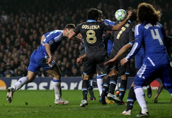 Time de Londres venceu por 3 a 1 no tempo regulamentar. Posteriormente, Ivanovic marcou o gol da classificação do Chelsea.