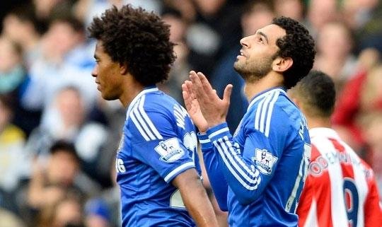 Na última partida entre os rivais, Salah e Willian marcaram (Foto: Getty Images)
