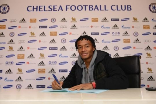 Cuadrado assina com o Chelsea (Foto: site oficial do Chelsea FC)