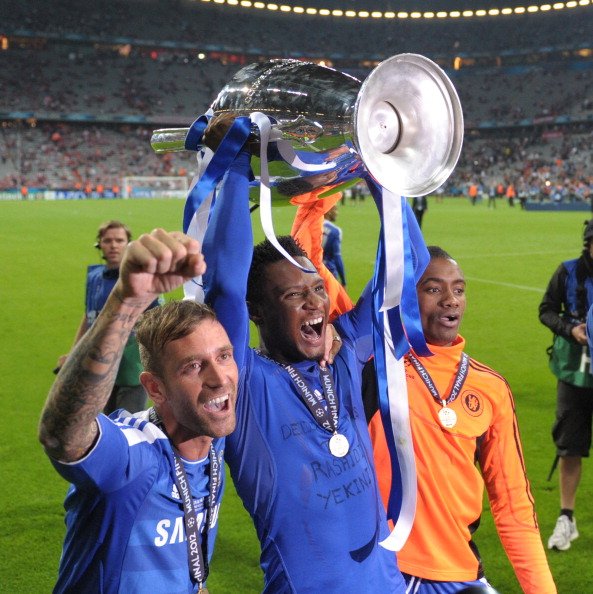 Raul Meireles com a taça da Champions Leagues