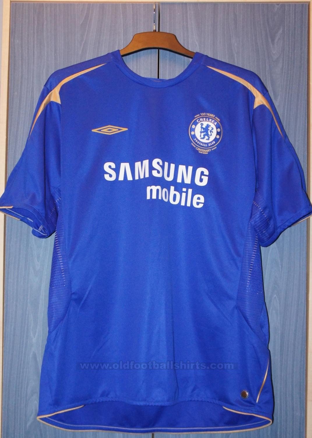 Camisa comemorativa do centenário dos Blues (Foto: Old football shirts)