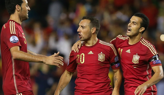 Ala dos Blues, Pedro comemora gol de Santi Cazorla (Foto: Getty Images)