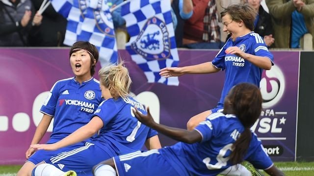 Jogadores extasiadas comemoram o gol de Ji So-yun (esquerda) (Foto: Chelsea FC)