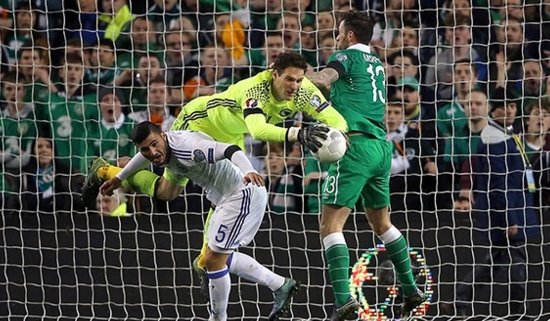 Begovic não pode evitar a classificação da Irlanda para a Eurocopa de 2016 (Foto: Chelsea FC)