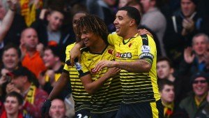 Ake comemora seu primeiro gol na Premier League (Foto: Getty Images)