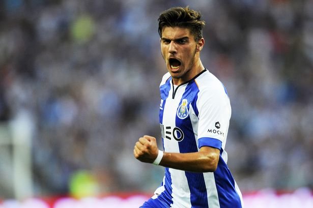 Jovem português tem seu nome vinculado ao futebol da Inglaterra (Foto: Getty Images)