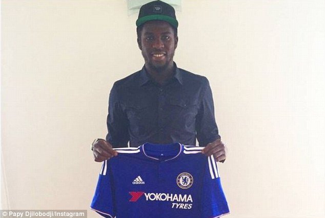 2BE276A000000578-3218132-Papy_Djilobodji_took_to_his_Instragram_account_to_celebrate_his_-a-17_1441136268159