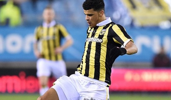 Solanke atuando pelo Vitesse (Foto: Vitesse)