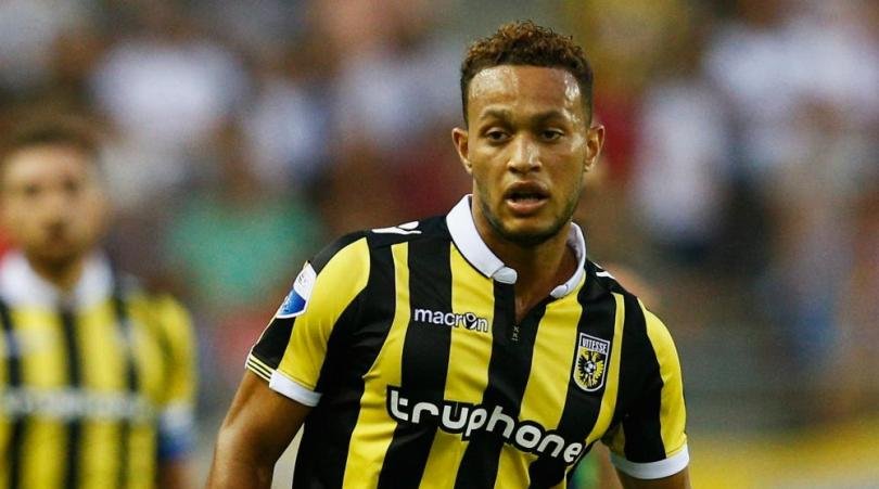 Baker é um dos emprestados ao Vitesse (Foto: Four Four Two)