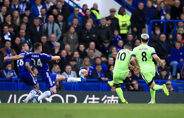 Cahill fez a dupla de zaga ao lado de Ivanovic