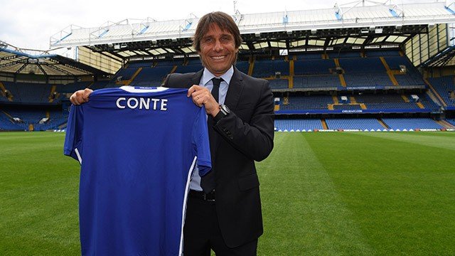 Antonio Conte foi apresentado no Chelsea (Foto: Divulgação/Chelsea FC)