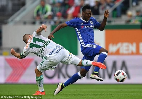 Baba Rahman está em busca de mais minutos em campo