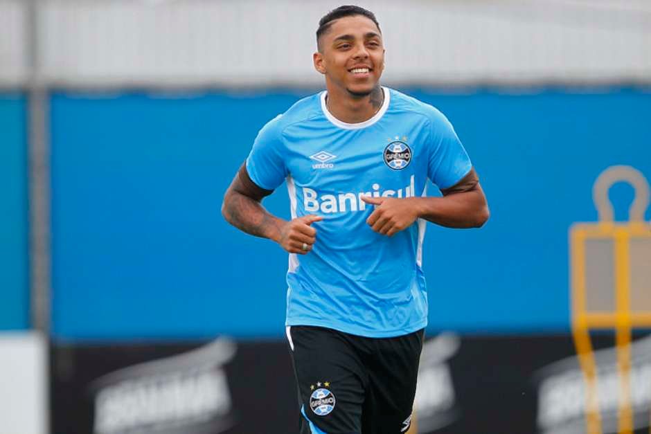 Voltando de lesão, lateral Wallace vem ganhando minutos no Grêmio (Foto: LANCE!)