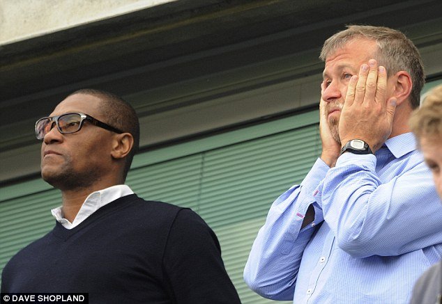 Emenalo tem alguma proximidade com o dono do Chelsea, Roman Abramovich