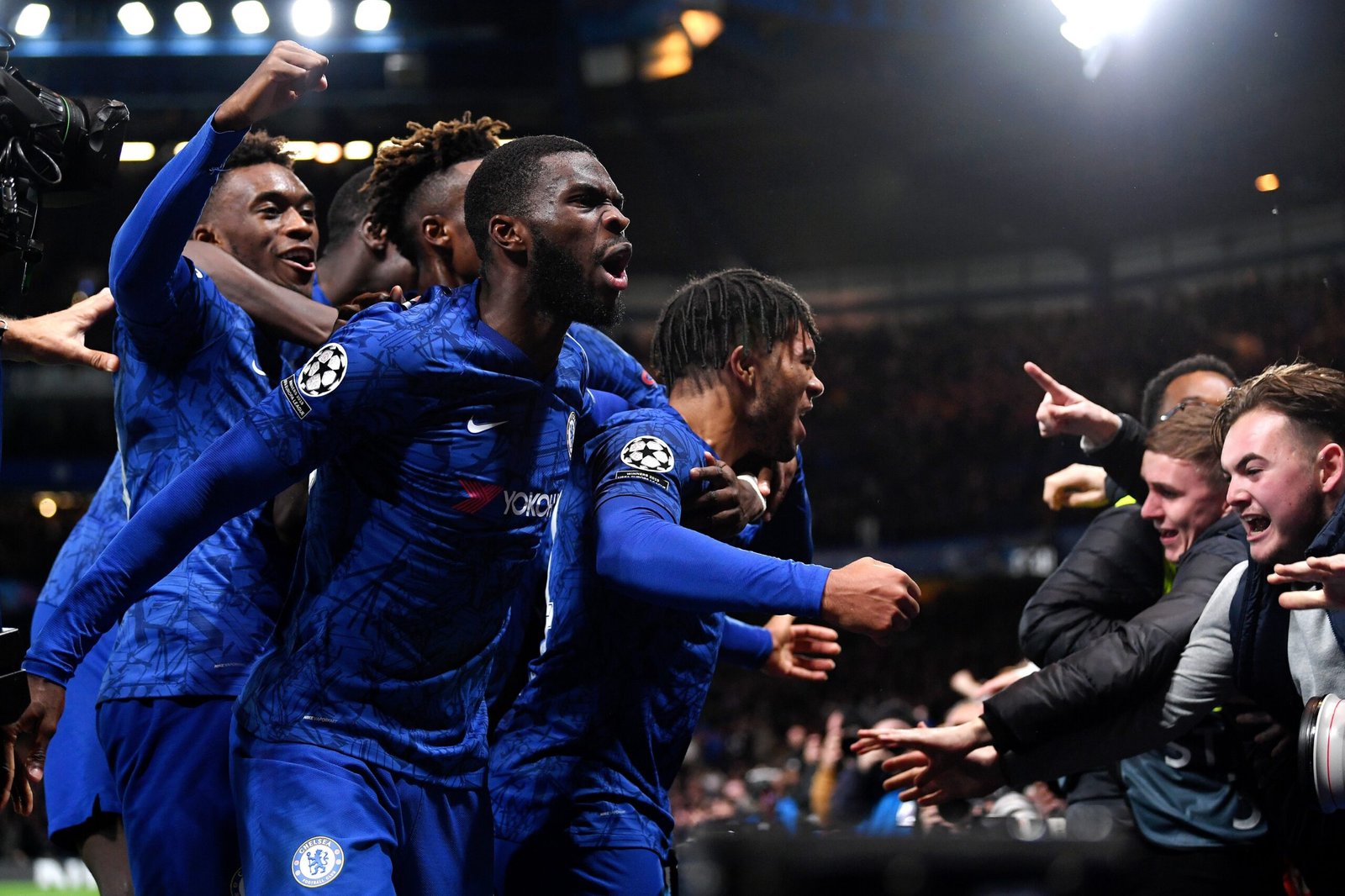 A Magia Da Champions League Transformou O Stamford Bridge No Palco De ...