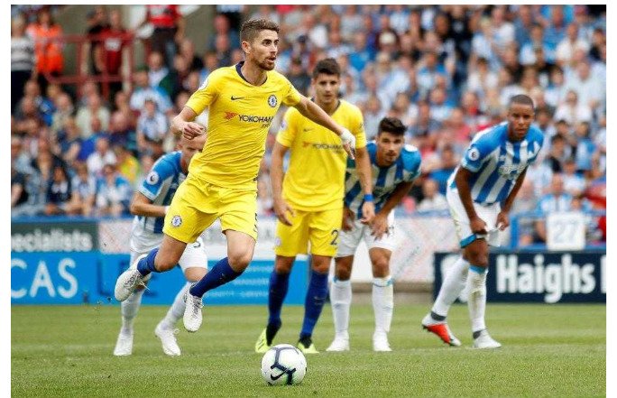 Salto de Jorginho no penalti