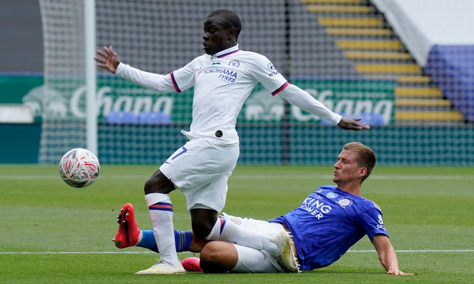 Kante em campo pela FA Cup