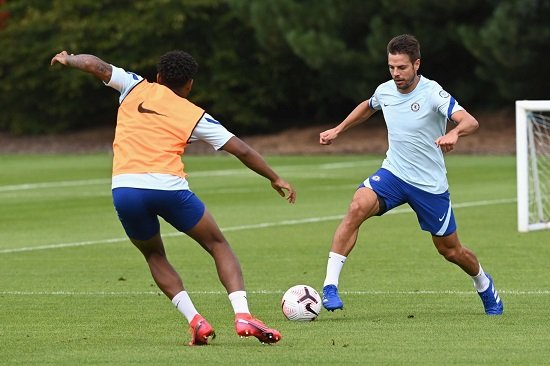 Azpilicueta voltou aos treinos
