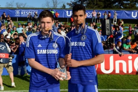 Christensen e Loftus-Cheek conquistaram a UEFA Youth League com o Chelsea.