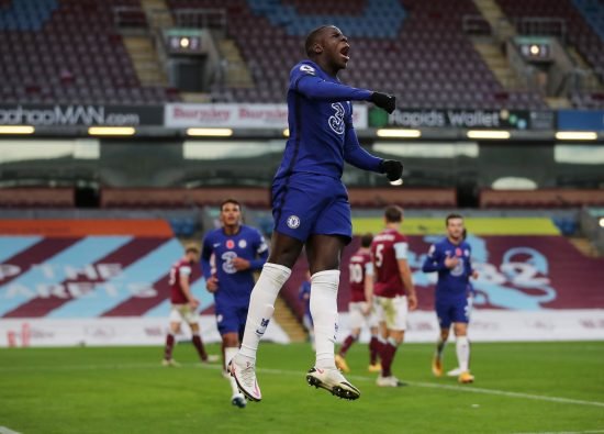 Kurt Zouma amplia o marcador no segundo tempo. primeiramente, escanteio cobrado por Mount. Por fim, o cabeceio forte para o fundo do gol rival. (Chelsea FC / Twitter)